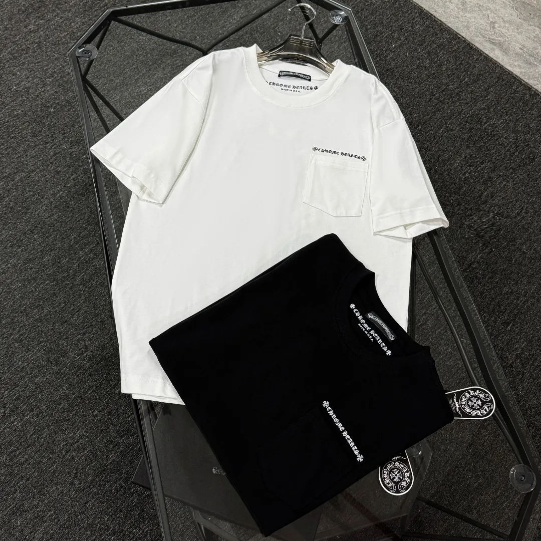 P170 Chrome Hearts Chrome Hearts 25 high-end versions. The fabric is made of 300 grams of high-density pure cotton. It does not deform or shrink. It has three labels. It is the same style for men and women. Technology: Digital printing. Color: White. Black. SIZE: S-XL.